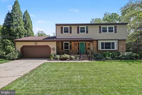 12 Tall Tree Dr, Camp Hill, PA 17011