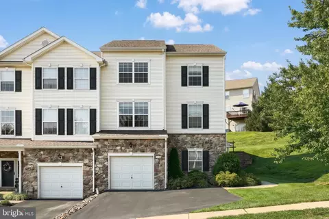 2136 Maple Crest Blvd, York, PA 17406