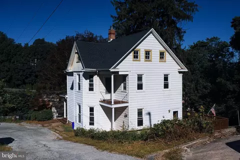 10 Terrace Hts, Glen Rock, PA 17327