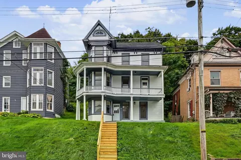 44 Hanover St, Glen Rock, PA 17327