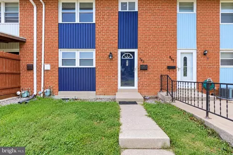 863 E Kings Ct, York, PA 17403