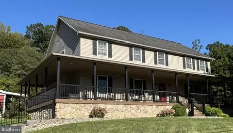 1147 Lake Rd, Spring Grove, PA 17362