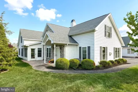2176 Bayberry Ln, York, PA 17403