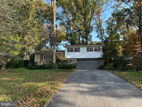 372 Holyoke Dr, York, PA 17402