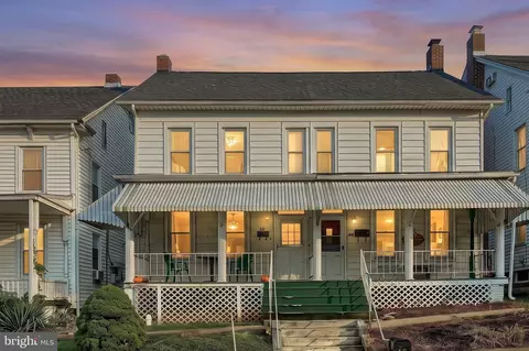 52 E High St, Red Lion, PA 17356