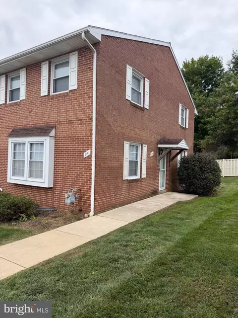 94 Dew Drop Ct, York, PA 17403