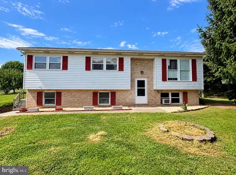 301 Lafayette Dr, New Cumberland, PA 17070
