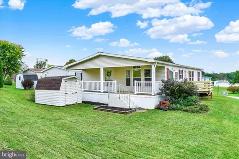 132 Gateshead Dr, Stewartstown, PA 17363
