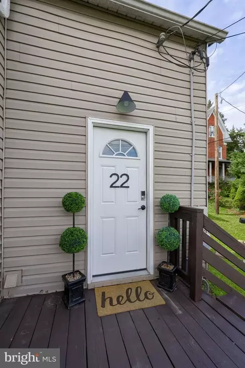 22 E Pennsylvania Ave, Yoe, PA 17313