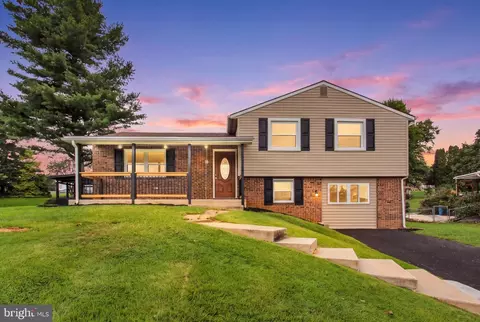 126 Claremont Dr, Seven Valleys, PA 17360