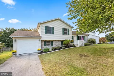 10 Gardenia Dr, Hanover, PA 17331
