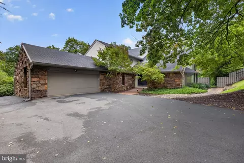 790 Glenwood Dr, York, PA 17403