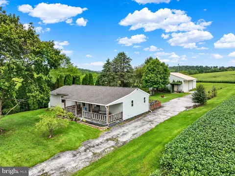 5903 Waltersdorff Rd, Spring Grove, PA 17362