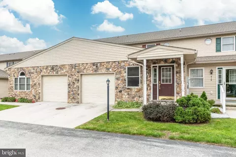 416 Springbrook Ct, Hanover, PA 17331