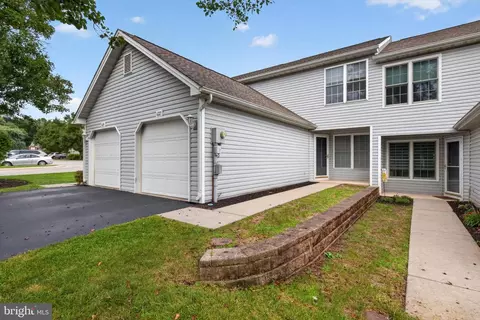 622 Mallard Dr #10B, Etters, PA 17319
