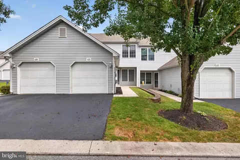 622 Mallard Dr #10B, Etters, PA 17319