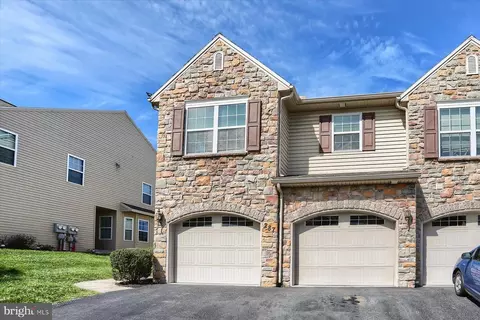 287 Fieldstone Ct #95, New Cumberland, PA 17070