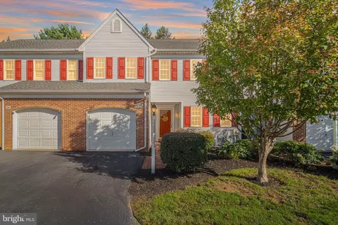 154 Carriage Hill Ln, York, PA 17406