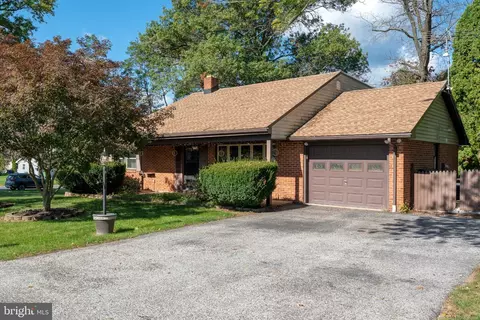 15 Skyline Dr, York, PA 17404