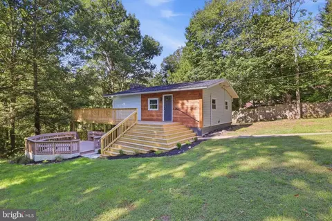 132 Hilltop Rd, Delta, PA 17314