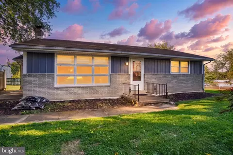 2494 Pleasant View Dr, York, PA 17406