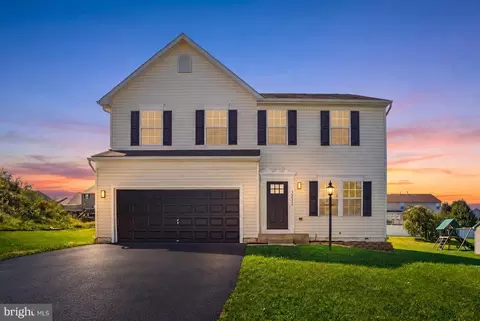 3232 N King Richards Ct N, York, PA 17408