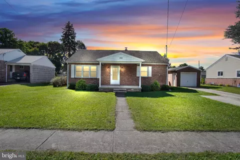 180 Dewey St, Mount Wolf, PA 17347