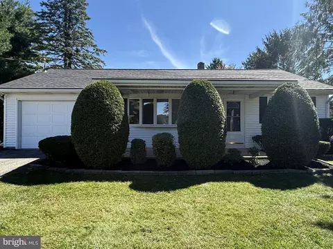 4514 Shangri-la Rd, Stewartstown, PA 17363