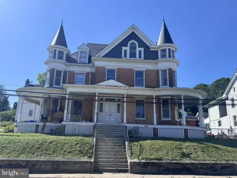 35 W Main St, Windsor, PA 17366