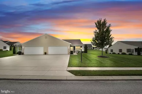 1379 Pleasant View Dr #222, Spring Grove, PA 17362