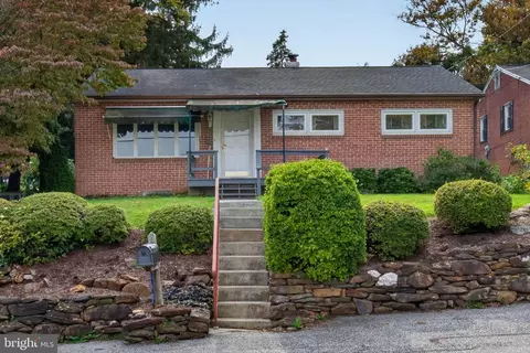 240 W Broad St, Yoe, PA 17313