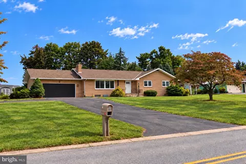 325 Donna Ln, York, PA 17403