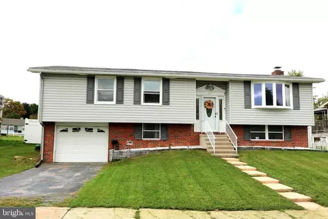 507 Oakwood Dr, Dover, PA 17315