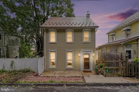 905 Chestnut St, Delta, PA 17314