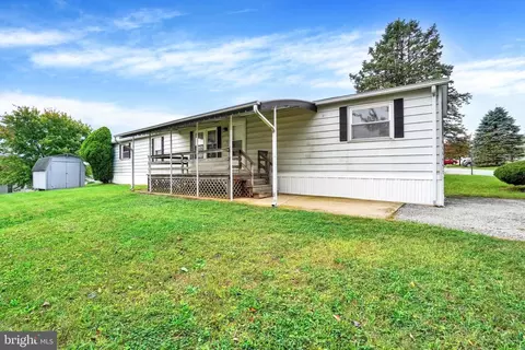 137 Carbridge Rd W, Stewartstown, PA 17363