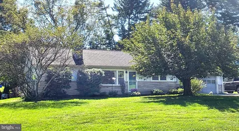 4090 Old Orchard Rd, York, PA 17402