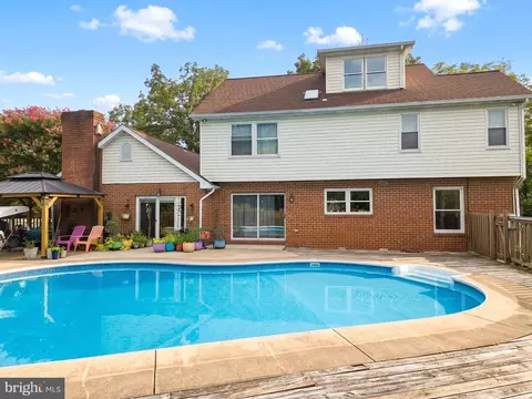 951 Porters Rd, Spring Grove, PA 17362