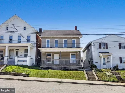 26 S Pine St, Red Lion, PA 17356