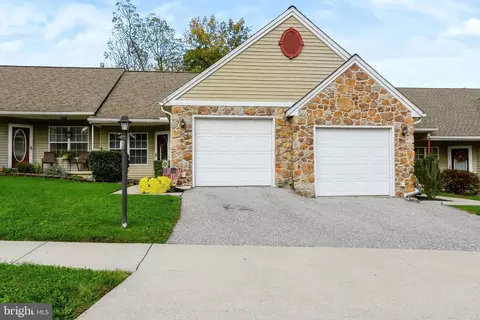 1706 Boxwood Ct, Dover, PA 17315