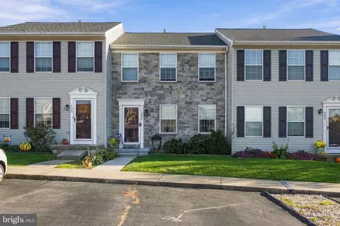 380 Charles Cir, York, PA 17406