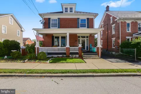 221 N Charles St, Red Lion, PA 17356