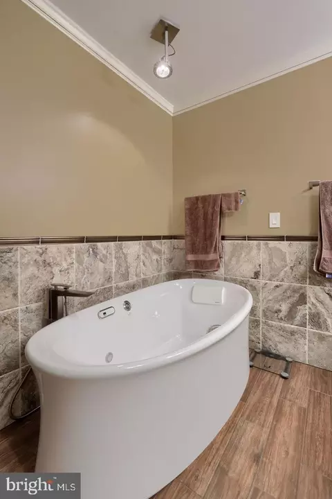 Bath - 4775 Libhart Mill Rd, Hellam, PA 17406 photo 3 of 6
