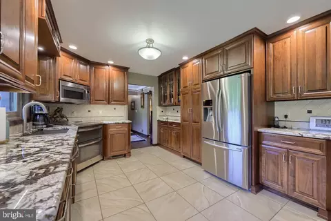 Kitchen - 4775 Libhart Mill Rd, Hellam, PA 17406 photo 3 of 5