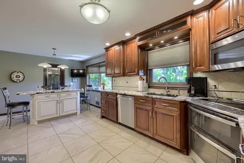 Kitchen - 4775 Libhart Mill Rd, Hellam, PA 17406 photo 4 of 5