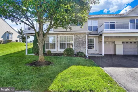1202 Crestview Ln, Stewartstown, PA 17363