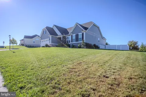 225 Ripple Dr, Hanover, PA 17331 photo 3