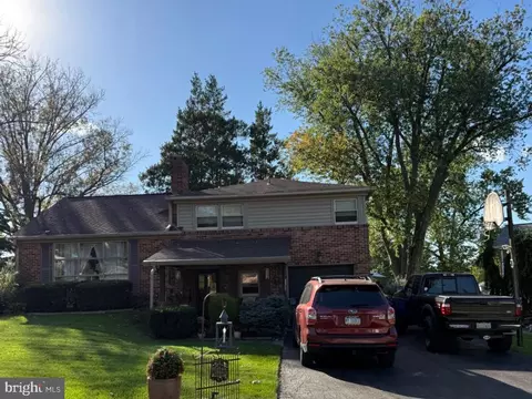 2549 Raleigh Dr, York, PA 17402