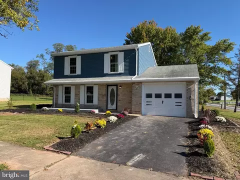 68 Allen Ln, Dover, PA 17315