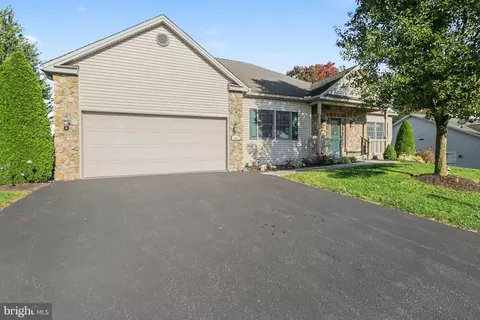 442 Woodland Dr, Dillsburg, PA 17019