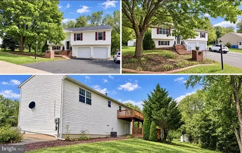 310 Abbey Dr, Mount Wolf, PA 17347